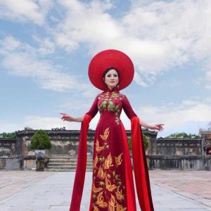 Áo dài lụa thêu họa tiết thủ công