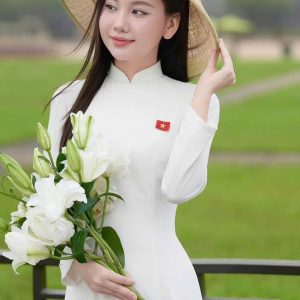 Áo Dài Lụa Trắng Thêu Cờ Đỏ Sao Vàng